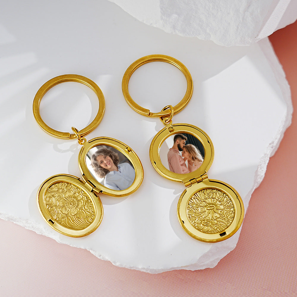 Customizable Photo Frame-Style Necklace
